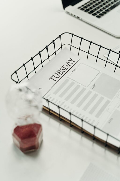 Jak skutecznie planować swój czas, aby zwiększyć produktywność w codziennych obowiązkach